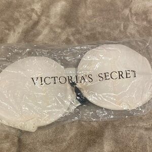 Victorias secrets  VS creme laced very sexy push up bra